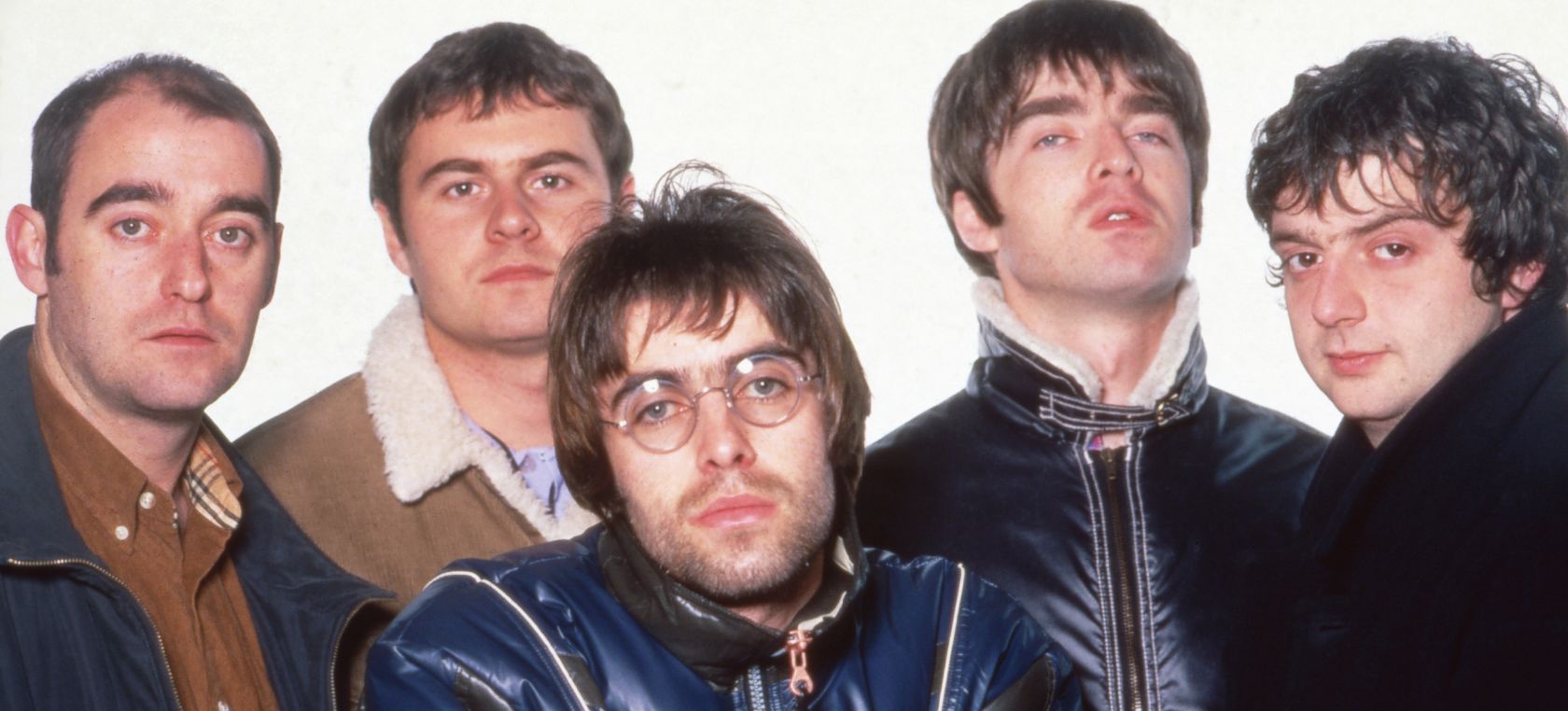 El día que Oasis consiguieron su primer Nº1 en una Lista 40 en la que también estaban AC/DC y Alejandro Sanz