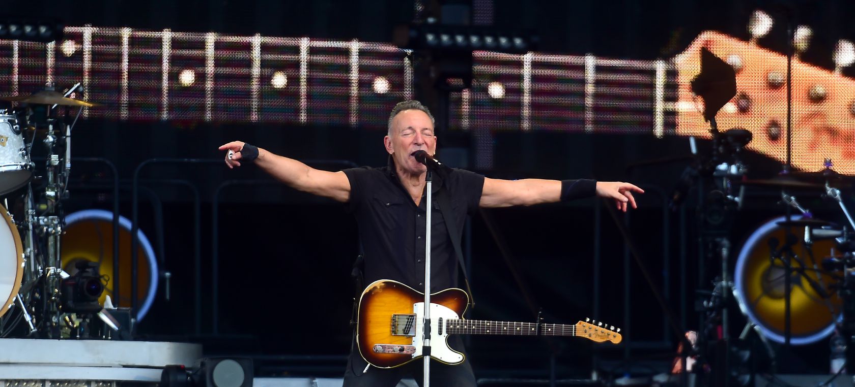 Bruce Springsteen da un concierto en Amsterdam y acaba en el suelo